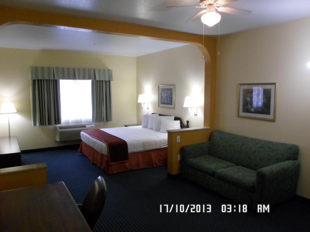 Howard Johnson By Wyndham San Antonio Hotel & Suites エクステリア 写真