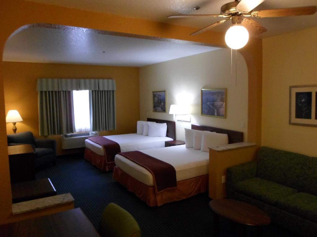 Howard Johnson By Wyndham San Antonio Hotel & Suites エクステリア 写真