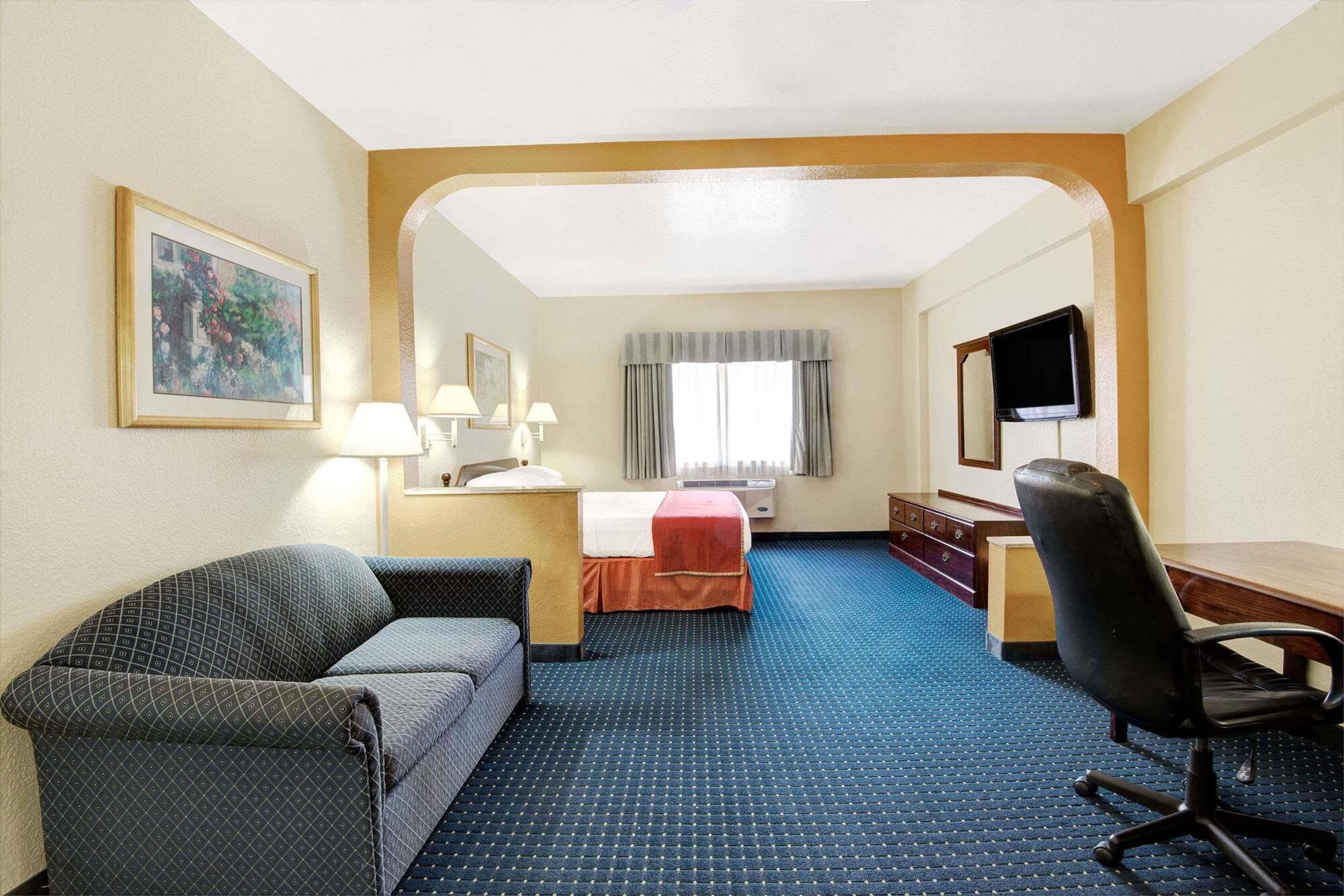 Howard Johnson By Wyndham San Antonio Hotel & Suites エクステリア 写真