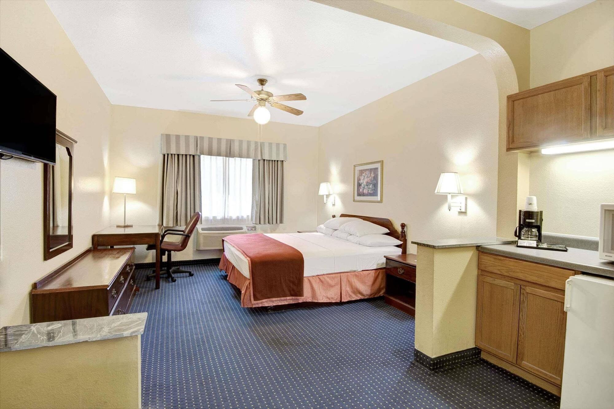 Howard Johnson By Wyndham San Antonio Hotel & Suites エクステリア 写真