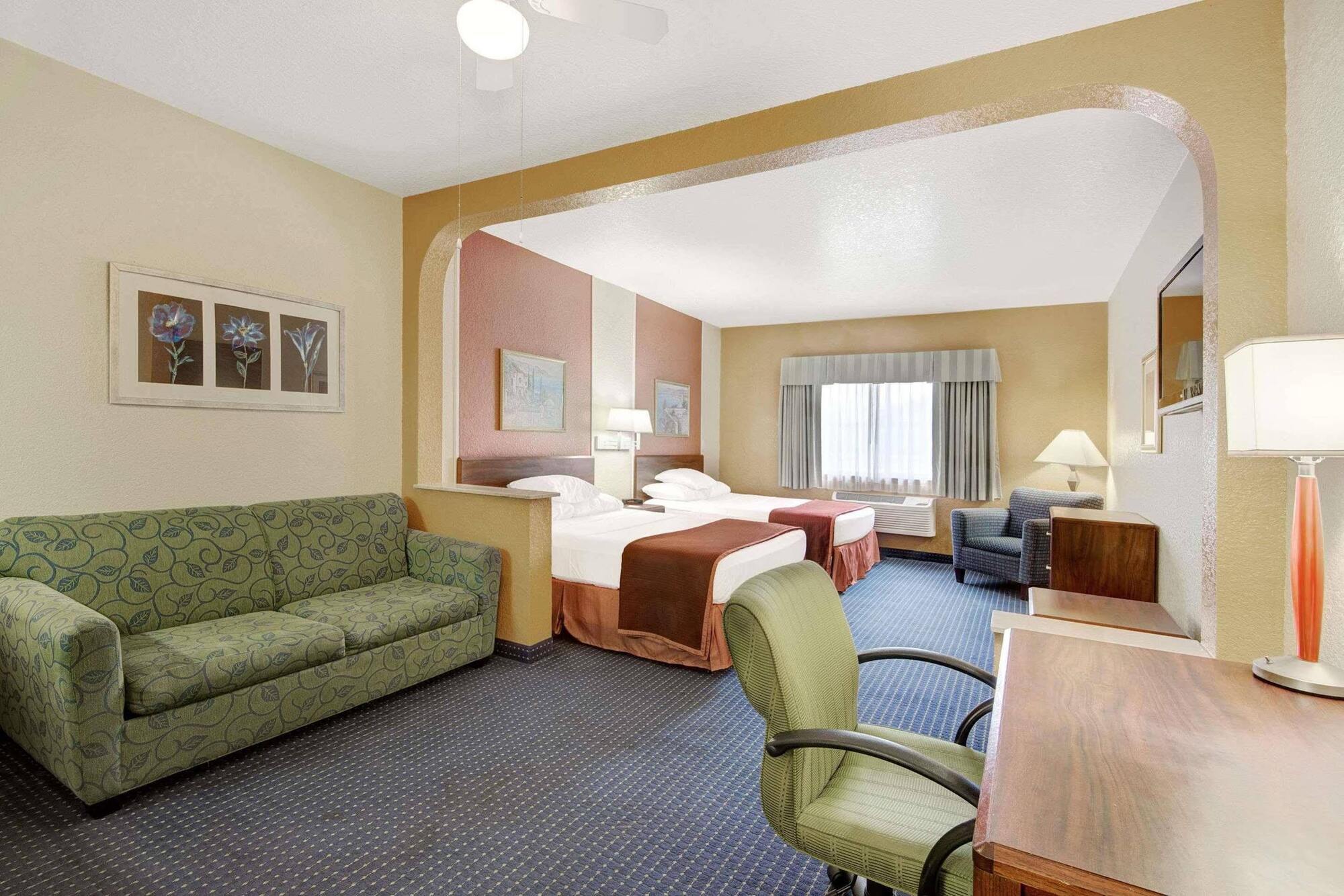 Howard Johnson By Wyndham San Antonio Hotel & Suites エクステリア 写真